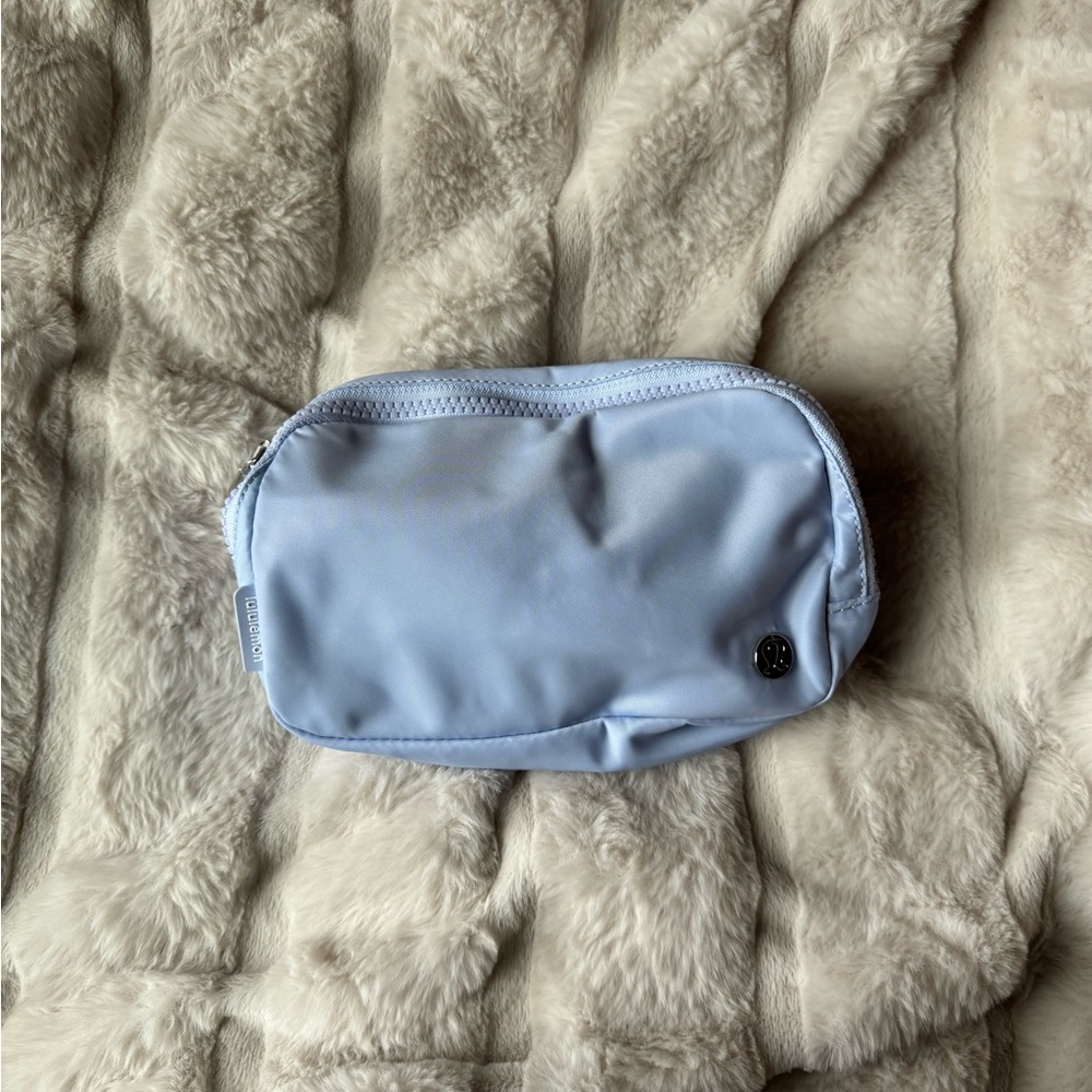 lululemon everywhere belt bag 1L